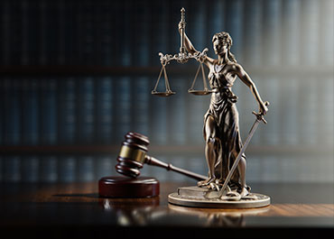Justice scales and gavel symbolizing Ninth Circuit ruling in Ashley Judd v. Harvey Weinstein.